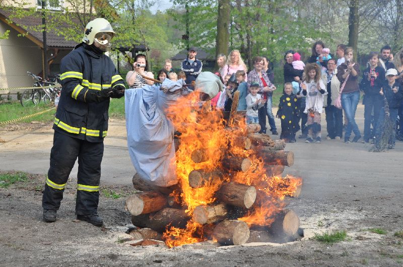 2013 04 30 pálení čarodějnic Záblatí 37