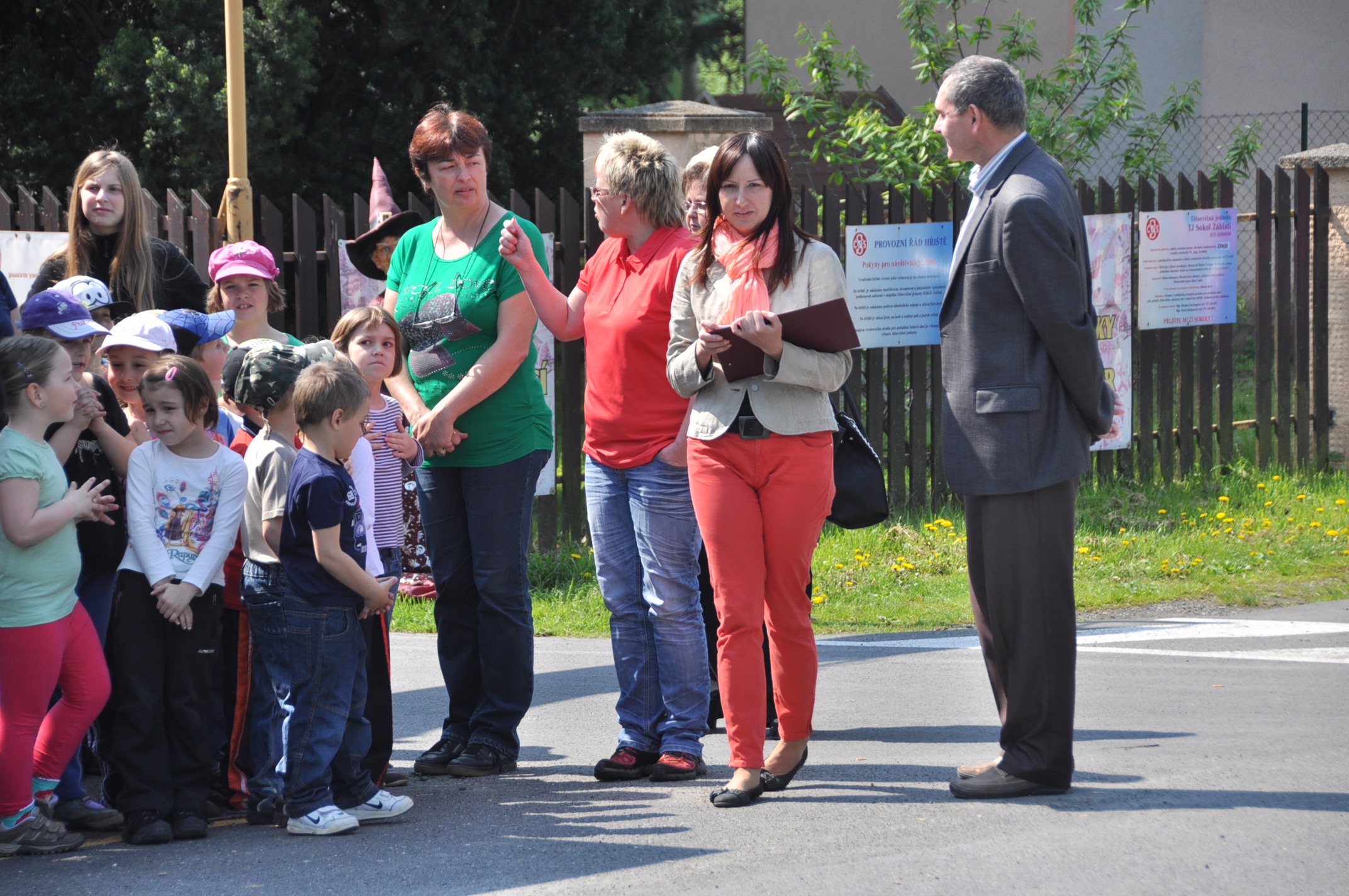 2014 04 30 sázení stromů sokolovna Záblatí 05