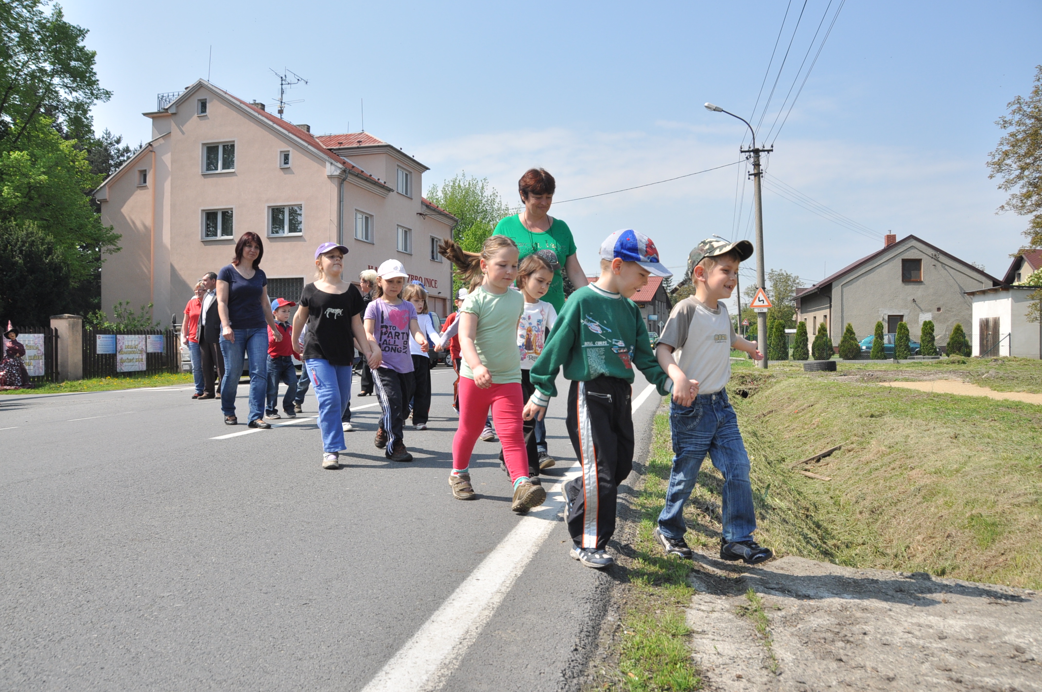 2014 04 30 sázení stromů sokolovna Záblatí 07